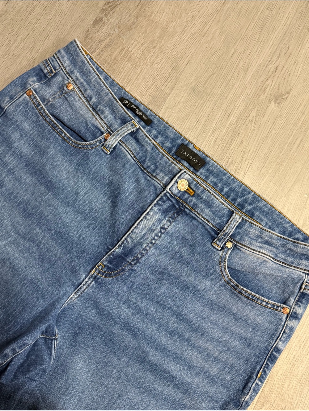 •TALBOTS• CURVY SLIM ANKLE JEANS - Picture 4 of 5